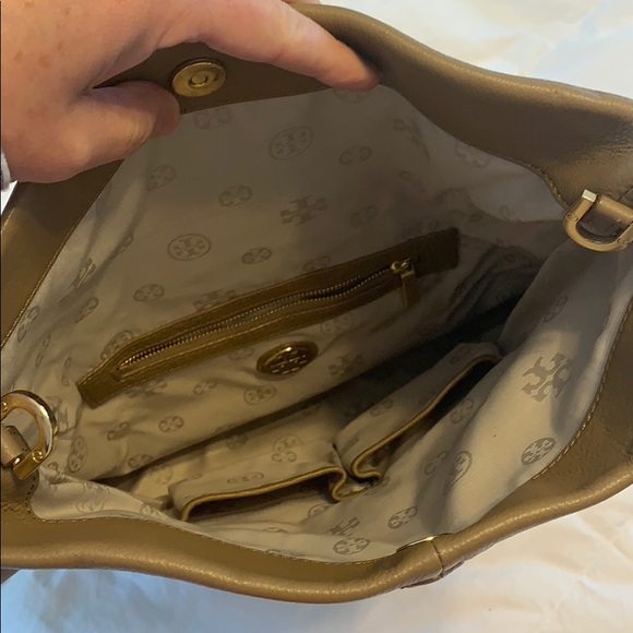 EUC Tory Burch crossbody bag - Picture 5 of 8